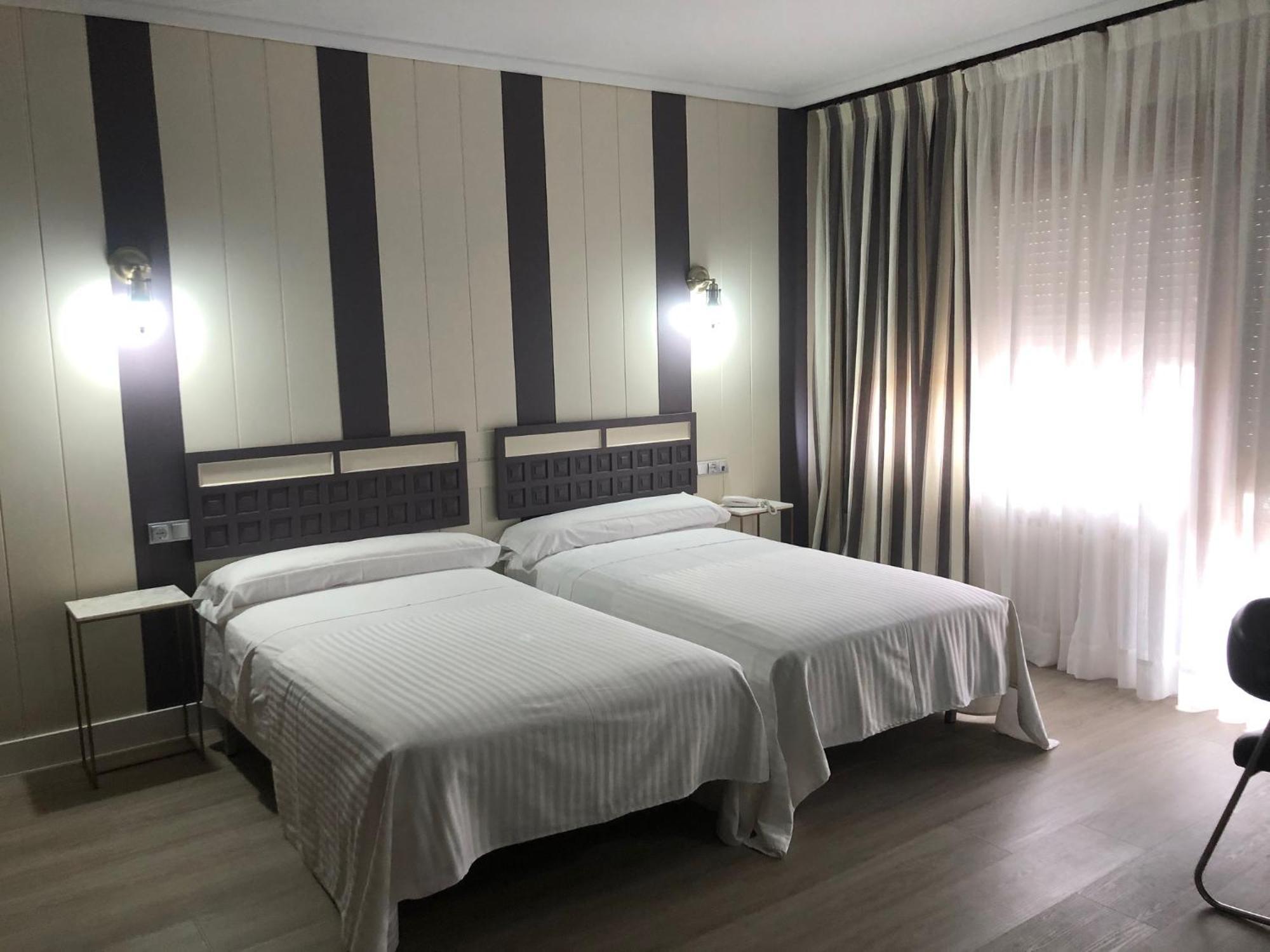 טורלאבגה Hotel Marques De Santillana מראה חיצוני תמונה